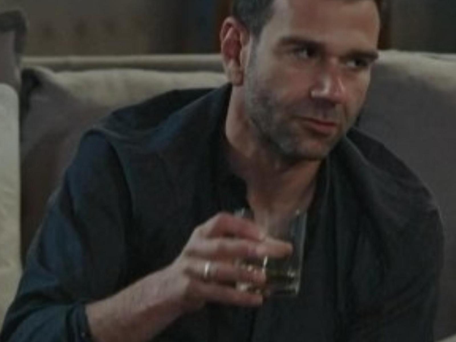 Η Γη της Ελιάς-Μάνος-