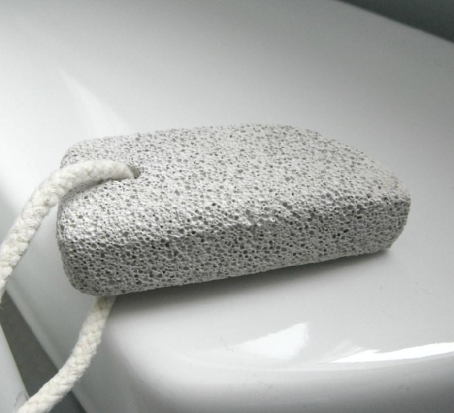 Λεκέδες σκουριάς στη λεκάνη της τουαλέτας : 2 αποτελεσματικοί τρόποι για να τους αφαιρέσετε