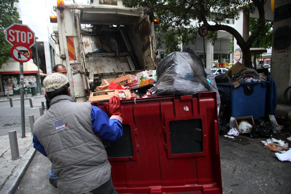 Καύσωνας : Έκτακτα μέτρα προστασίας από τον Δήμο Αθηναίων – Ποιες οι ώρες βγάζουμε τα σκουπίδια