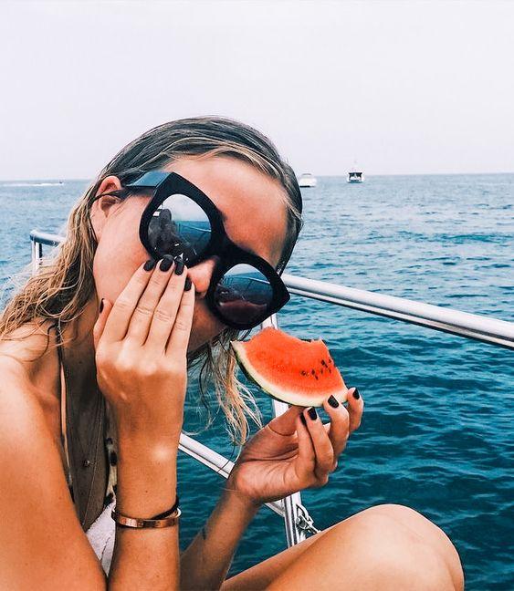 γυαλιά ηλίου-καθρέφτες-με-μαύρο σκελετό-ιδέες-