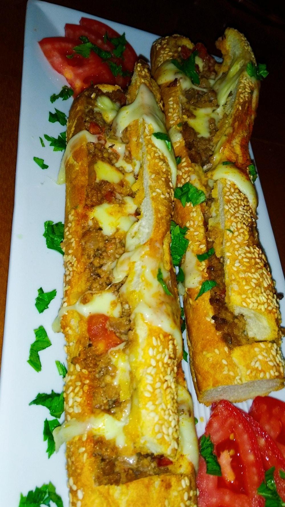 σάντουιτς-με-μπαγκέτες-και-κιμά-συνταγή- σάντουιτς-με-μπαγκέτες-και-κιμά-συνταγή-