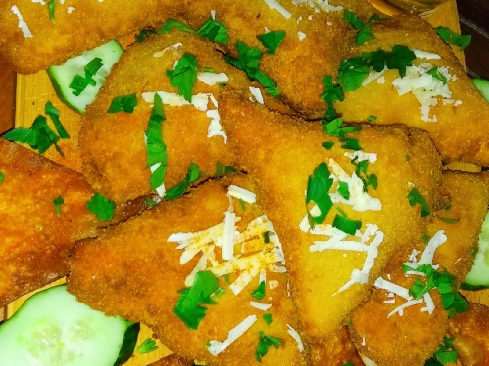 Τορτίγιες πανέ γεμιστές με κοτόπουλο