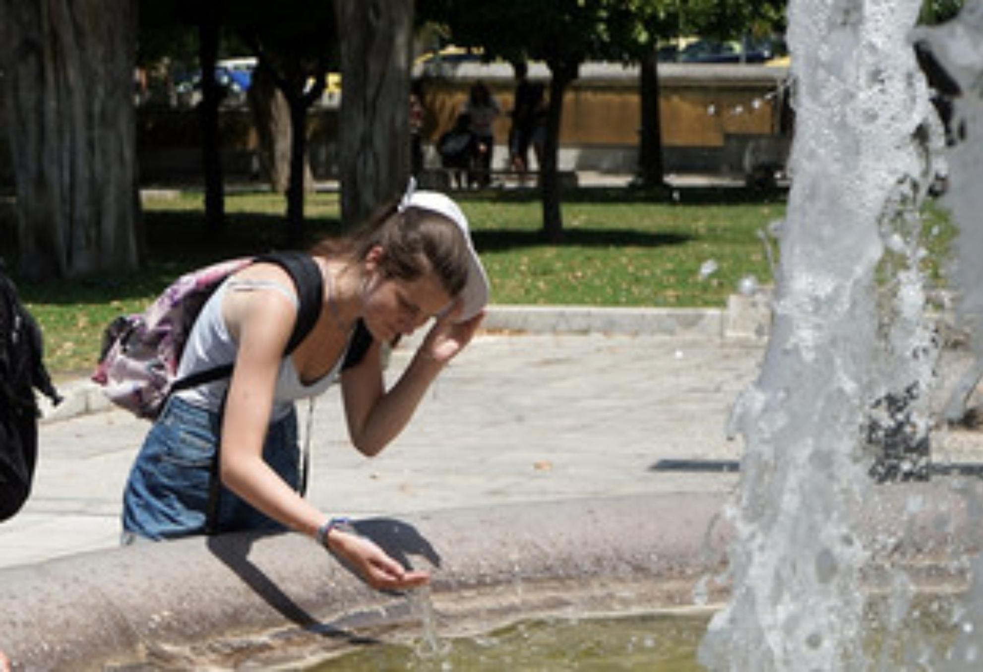 Καύσωνας διαρκείας: Οι μετεωρολόγοι προειδοποιούν για 45άρια – Θερμική εξάντληση και θερμοπληξίας δείτε τα συμπτώματα