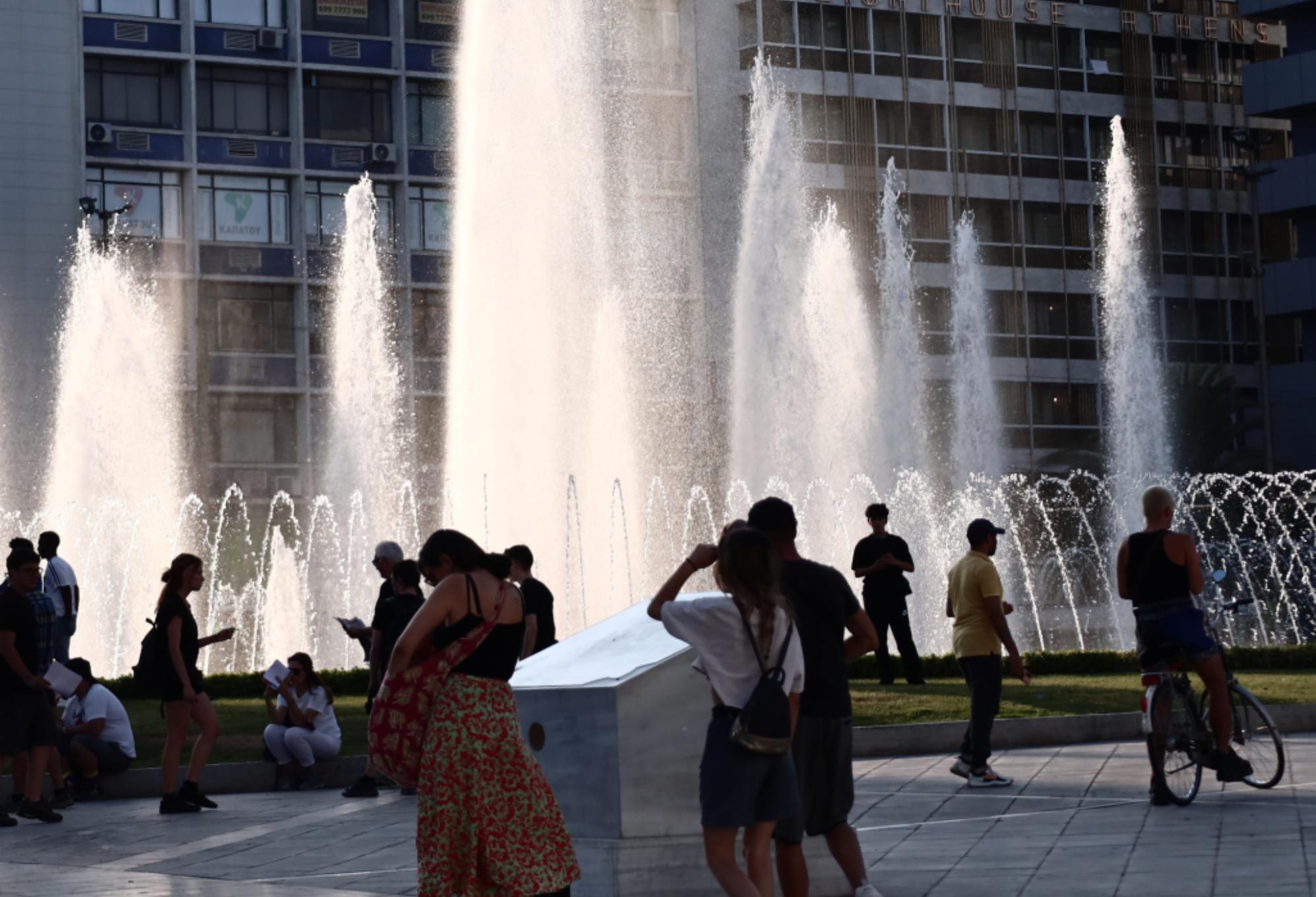 Καύσωνας διαρκείας: Οι μετεωρολόγοι προειδοποιούν για 45άρια – Θερμική εξάντληση και θερμοπληξίας δείτε τα συμπτώματα