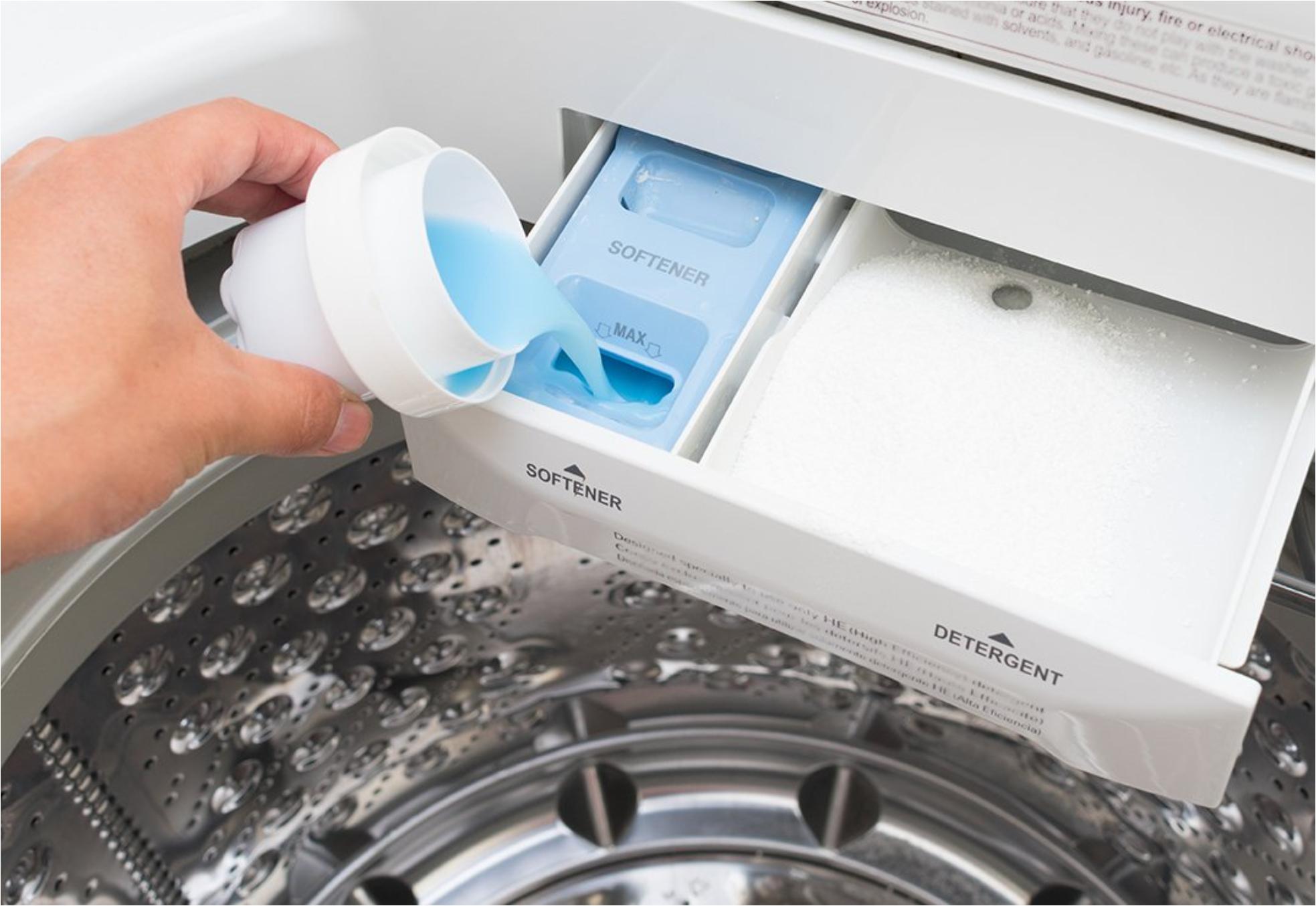 Μαλακτικό ρούχων: Οι κίνδυνοι από τη χρήση του και η συνταγή για σπιτικό μαλακτικό