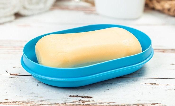 Αυτά είναι τα 6 αντικείμενα που συγκεντρώνουν τα περισσότερα βακτήρια στο μπάνιο