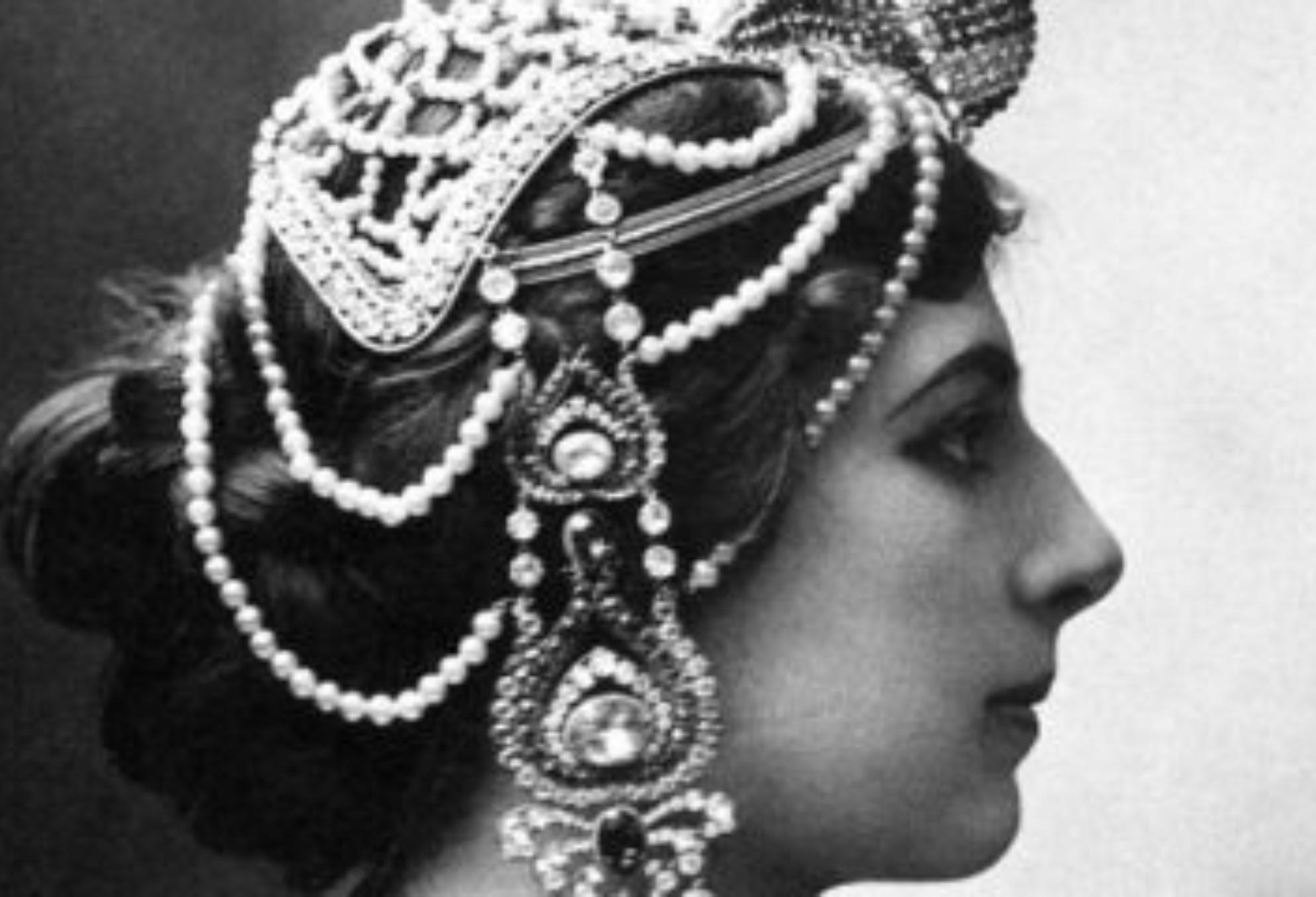 Ρίτα Καρίτα: Η Ελληνίδα Μάτα Χάρι που το πρωί ήταν κατάσκοπος και το βράδυ χορεύτρια – Η σταρ που τρέλανε το Χόλιγουντ