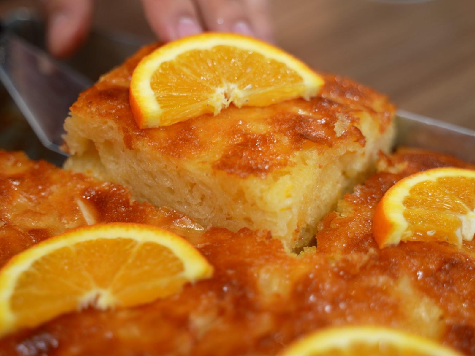 Αφράτη πορτοκαλόπιτα με γιαούρτι