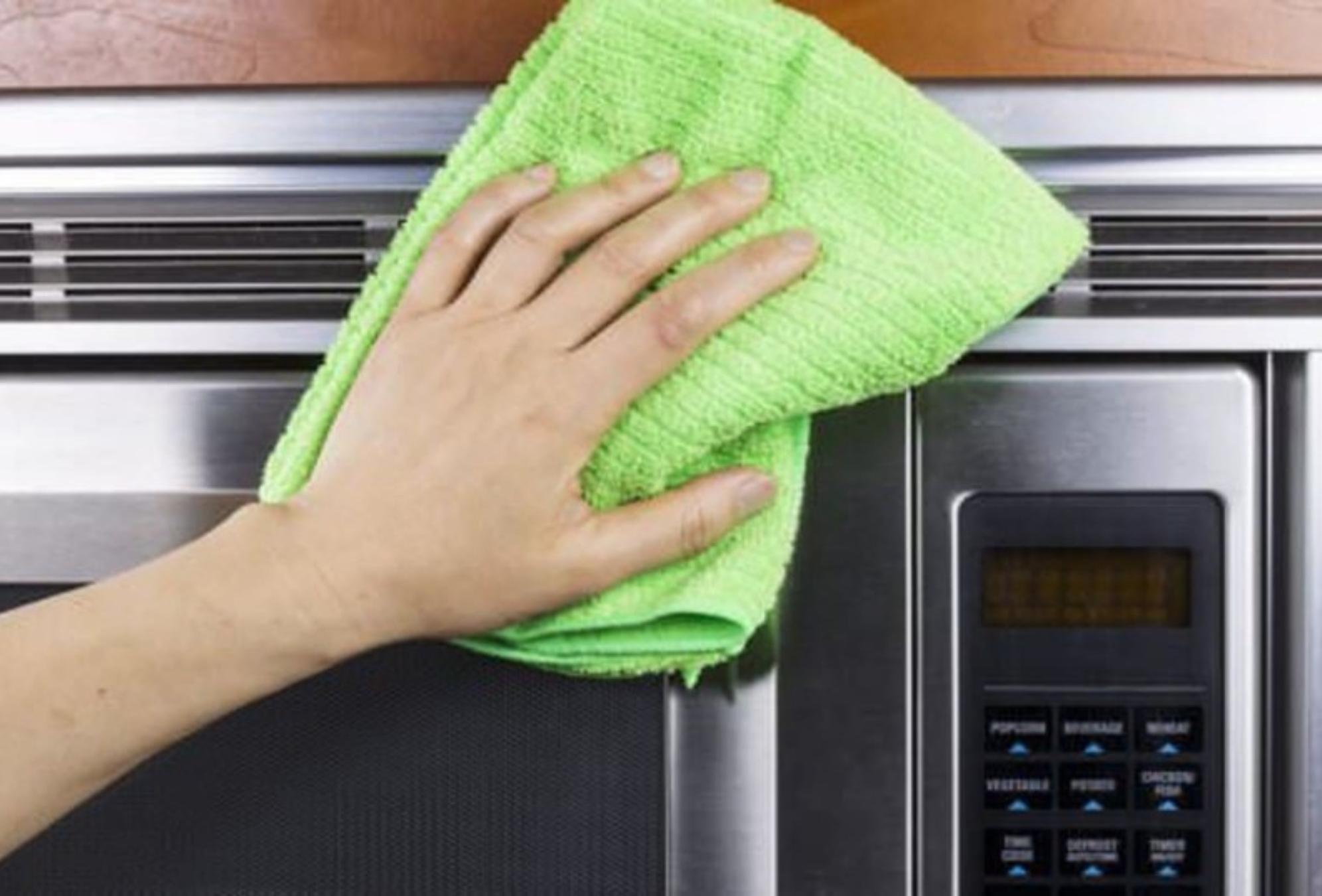 Ιnox ψυγείο κουζίνα απορροφητήρας και νεροχύτης – Το σπιτικό καθαριστικό που θα σας λύσει τα χέρια