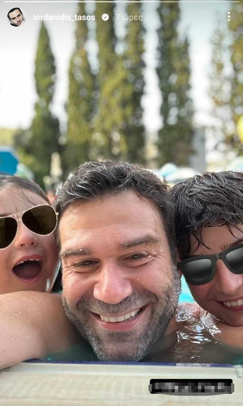 H Γη της ελιάς  – Τάσος Ιορδανίδης :  Παιχνίδια στη θάλασσα με την οικογένειά του