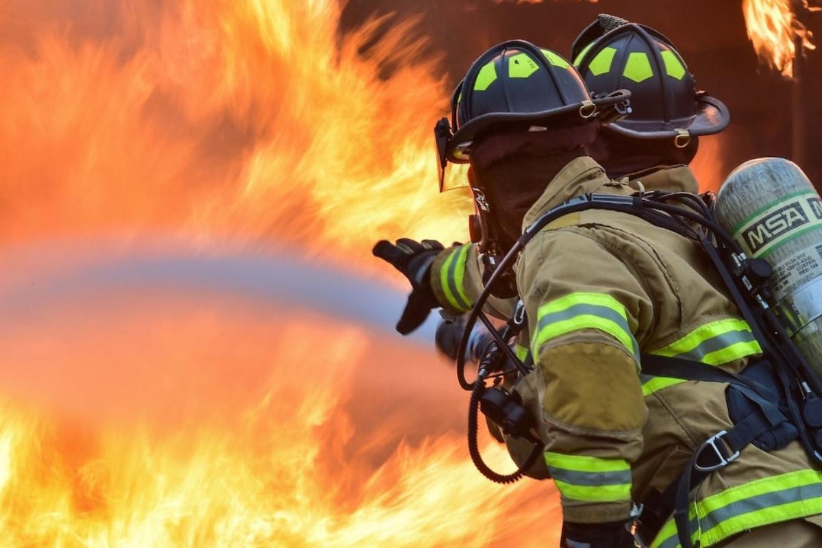 Πυροσβέστης έπεσε θύμα κλοπής την ώρα που έδινε μάχη με τις φλόγες