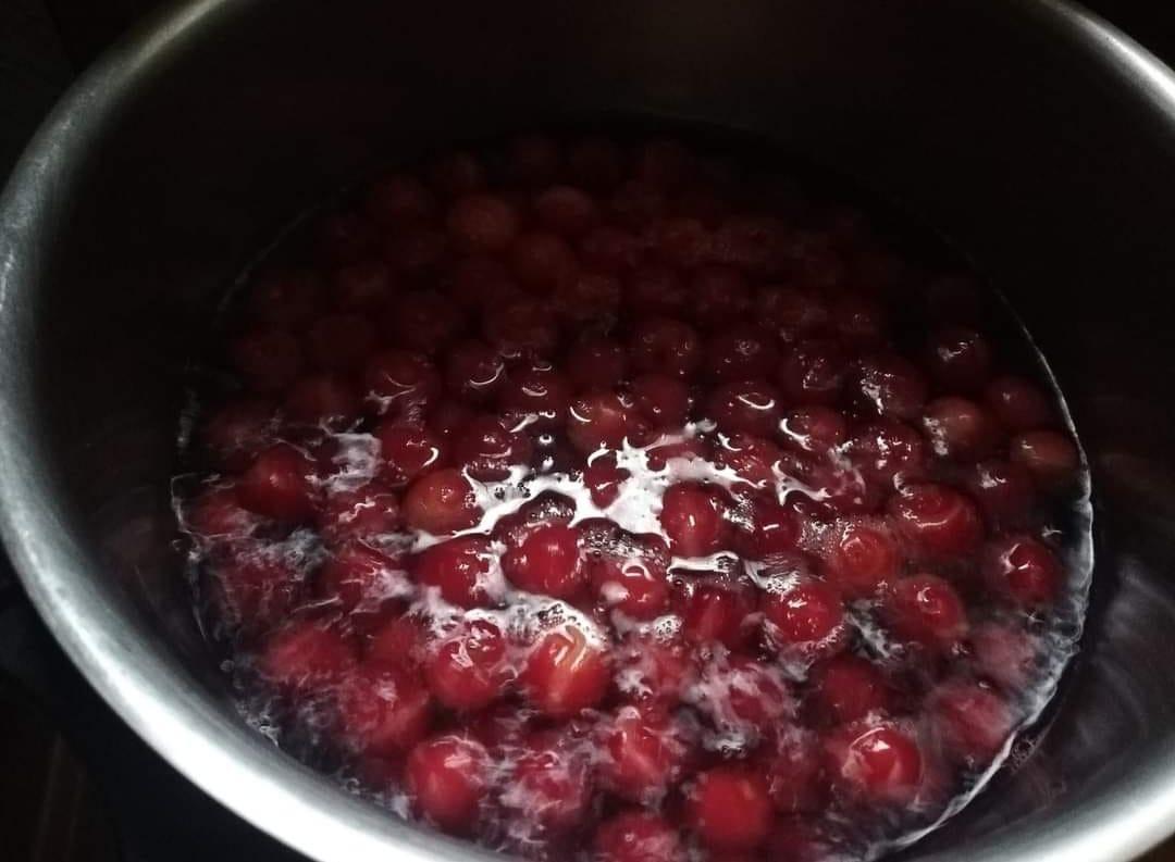 σπιτική-βυσσινάδα-συνταγή-