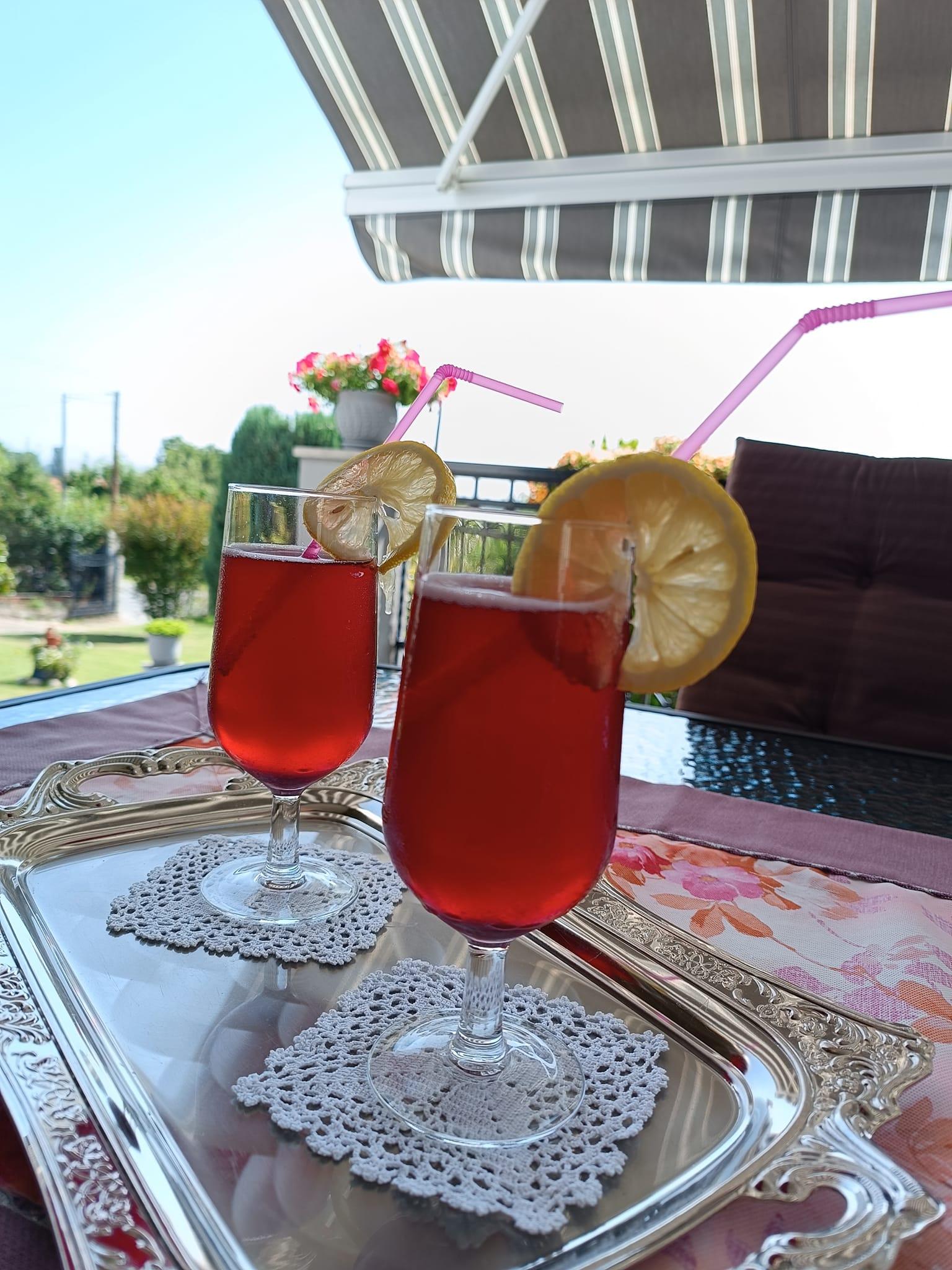 σπιτική-βυσσινάδα-συνταγή-