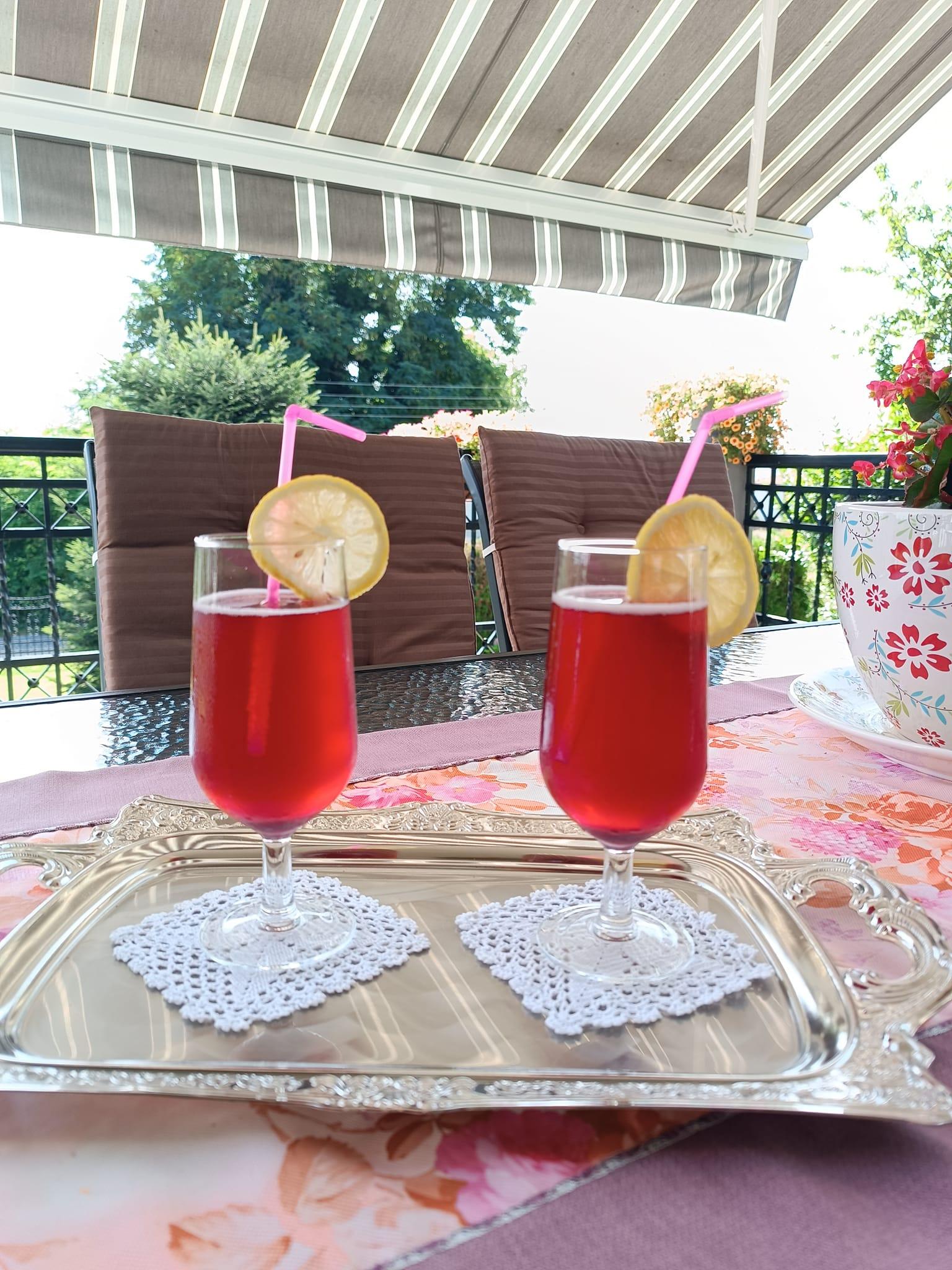 σπιτική-βυσσινάδα-συνταγή-