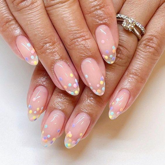 πουά-παστέλ-νύχια-ιδέες-