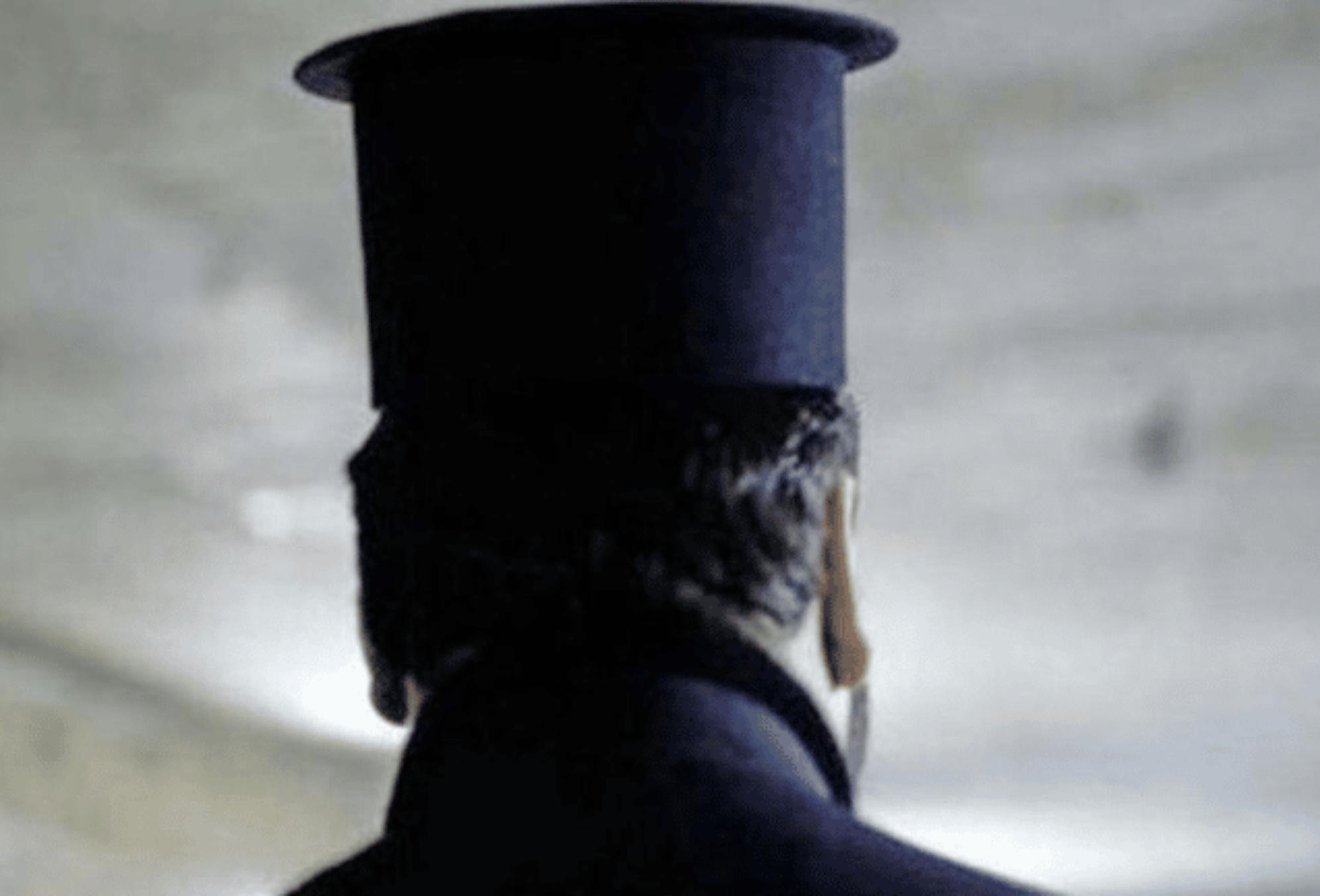 Πρεσβυτέρα μπούκαρε στο γραφείο του παπά και πιάστηκε στα χέρια με 29χρονη