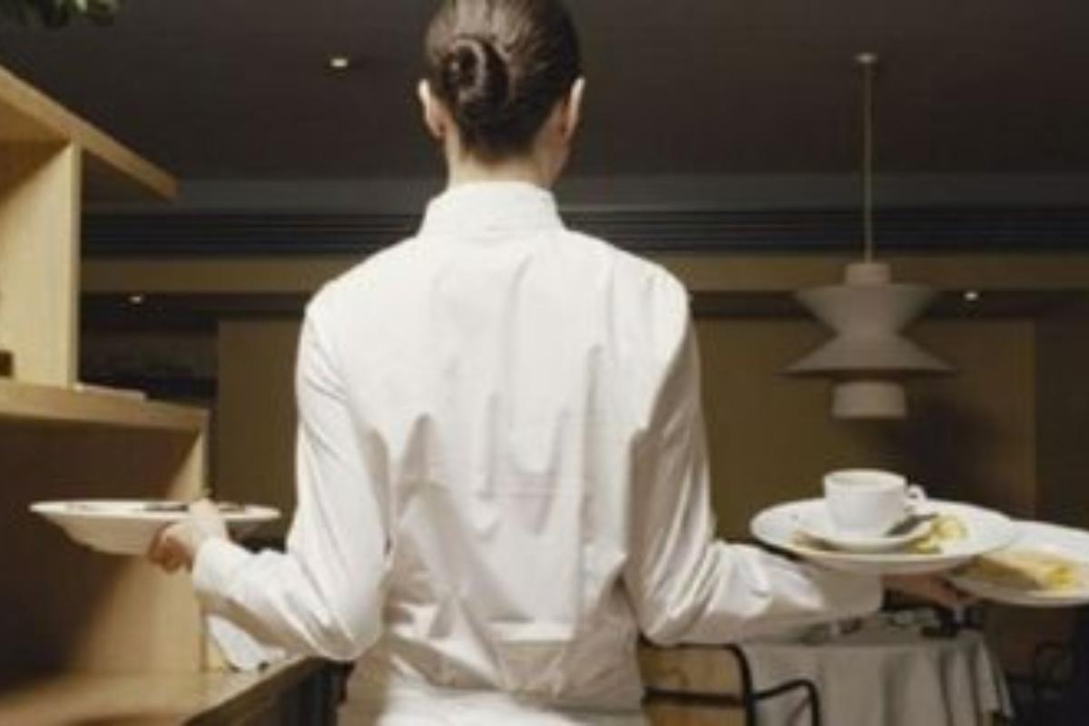 Πάτρα: Σερβιτόρα έκανε ασήκωτο το αφεντικό της