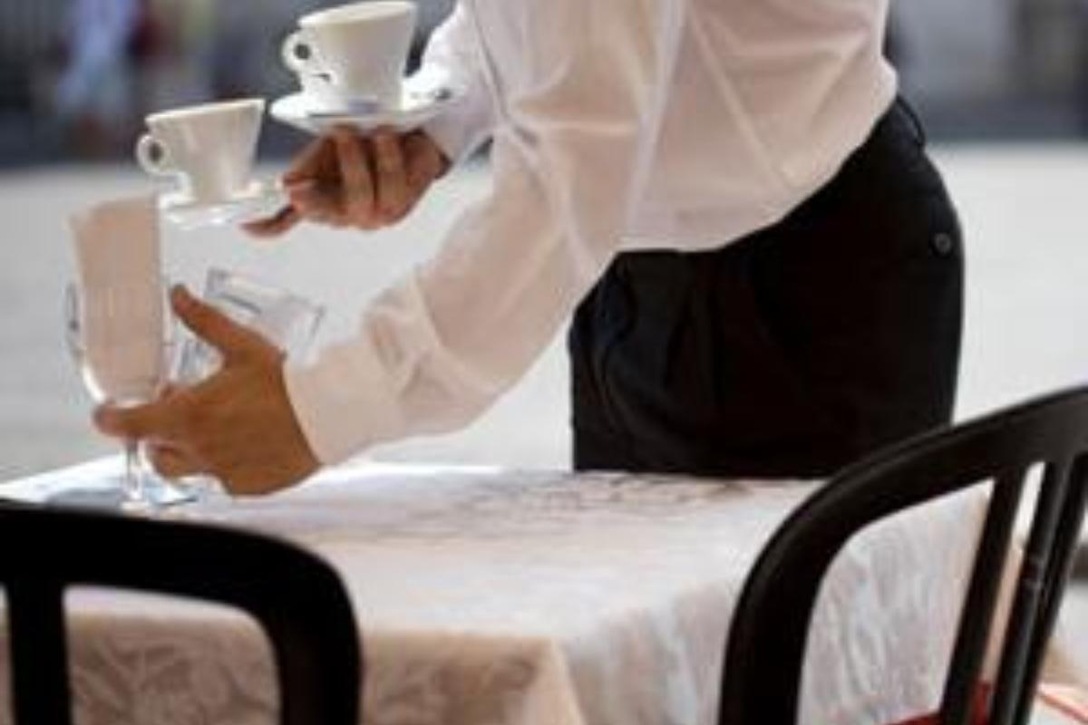 Πάτρα: Σερβιτόρα έκανε ασήκωτο το αφεντικό της