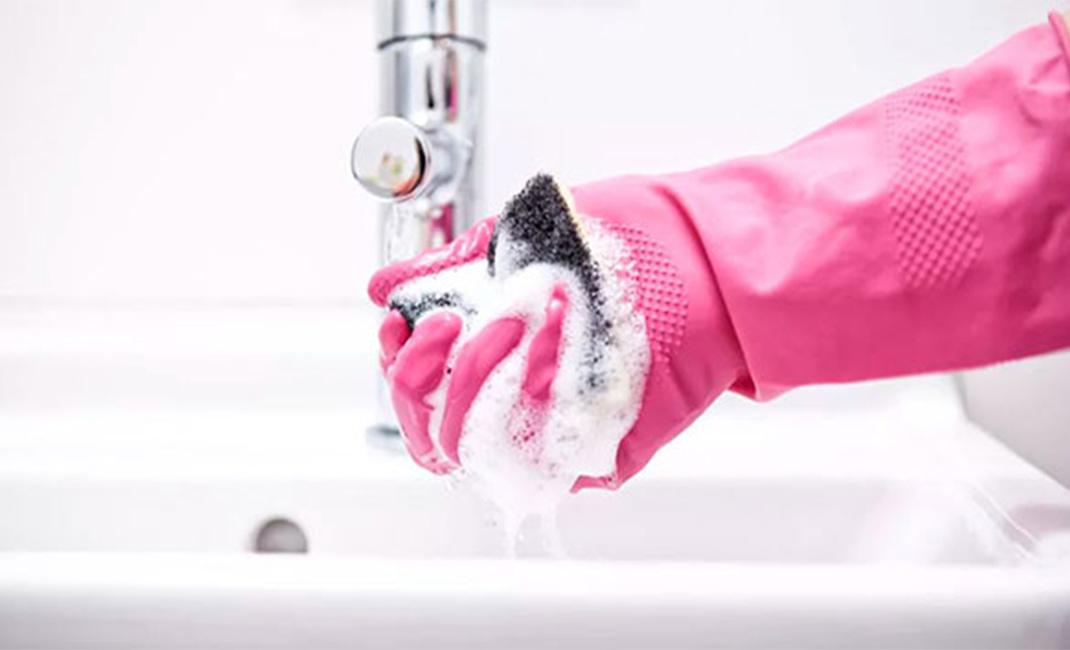 ασθένειες-όταν-καθαρίζετε-χωρίς-γάντια-