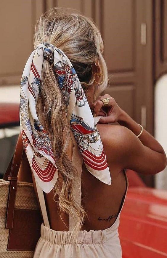 ιδέες-για-καλοκαιρινά χτενίσματα-τον-Αύγουστο 2023-με-ponytail-αλογοουρά-