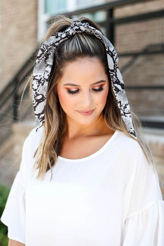 ιδέες-για-καλοκαιρινά χτενίσματα-τον-Αύγουστο 2023-με-ponytail-αλογοουρά-