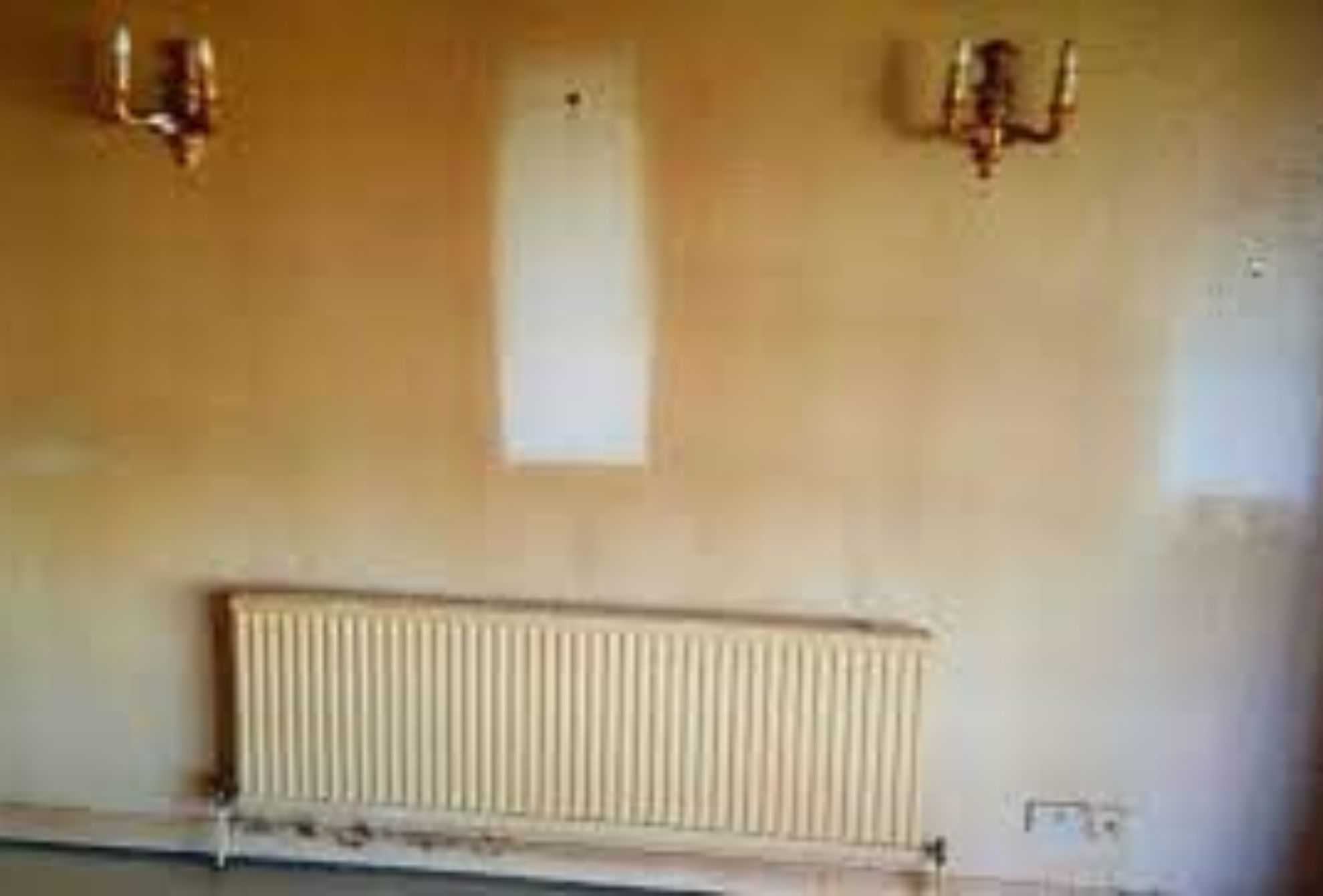 Πως να καθαρίσετε την κιτρινίλα και την μυρωδιά της νικοτίνη από τους τοίχους