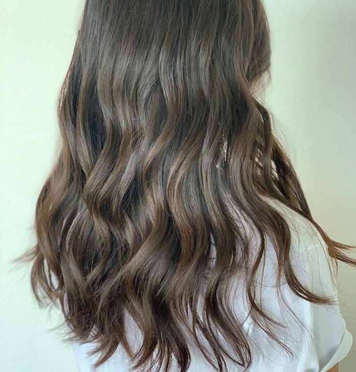 Θέλεις καστανά μαλλιά που να μην κοκκινίζουν; Δες παρακάτω τι να κάνεις