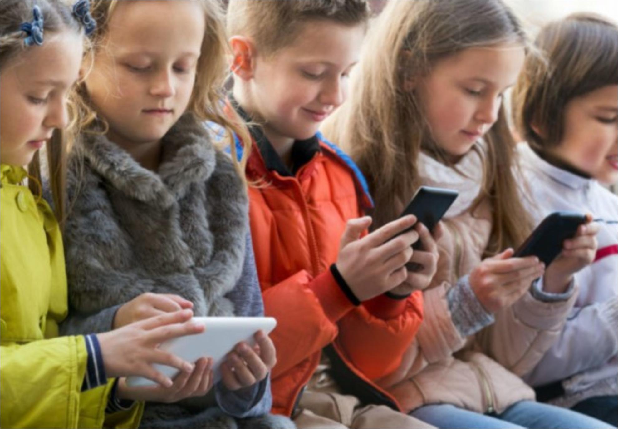 «Κόβεται» το ίντερνετ το βράδυ στους ανήλικους – Το νέο μέτρο κατά του εθισμού – Που και πότε θα εφαρμοστεί