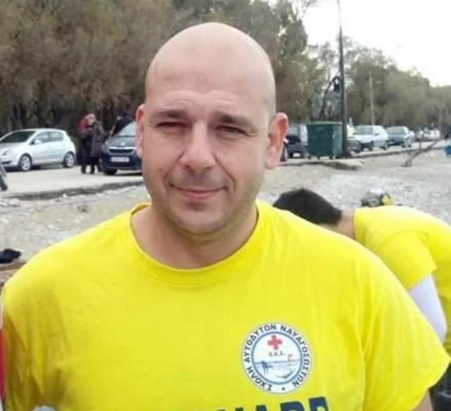 Τελικά κάνει να κολυμπάμε φαγωμένοι ή όχι; – Ναυαγοσώστης του Ερυθρού Σταυρού εξηγεί