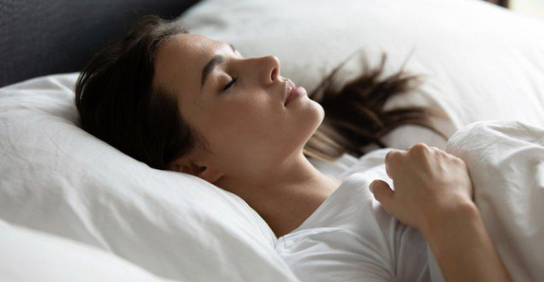 Αυτός είναι ο λόγος που ιδρώνεις στον ύπνο σου χωρίς να έχει ζέστη