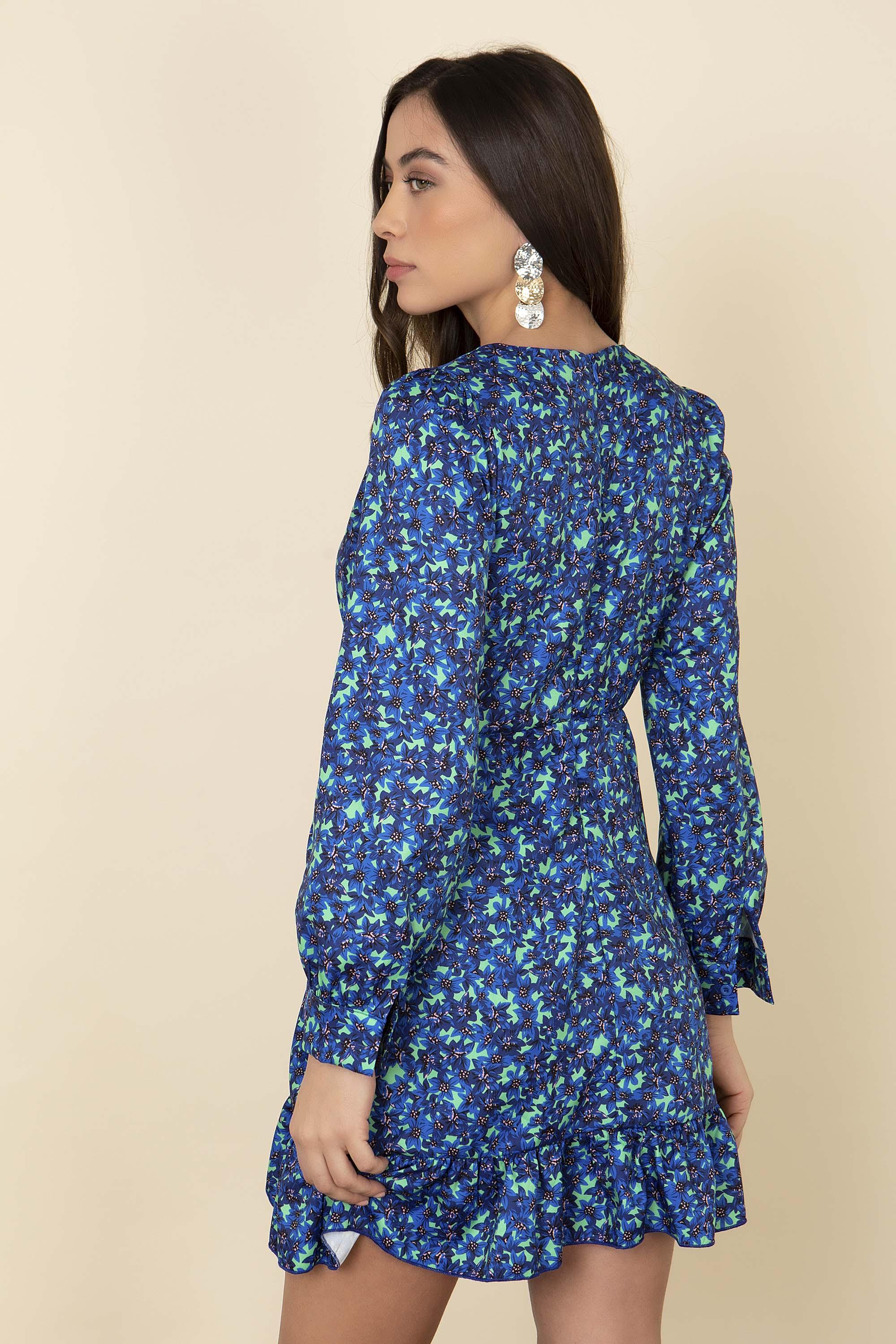 Η Ιωάννα Τριανταφυλλίδου από τους Παγιδευμένους φοράει το απόλυτο Floral φόρεμα του καλοκαιριού