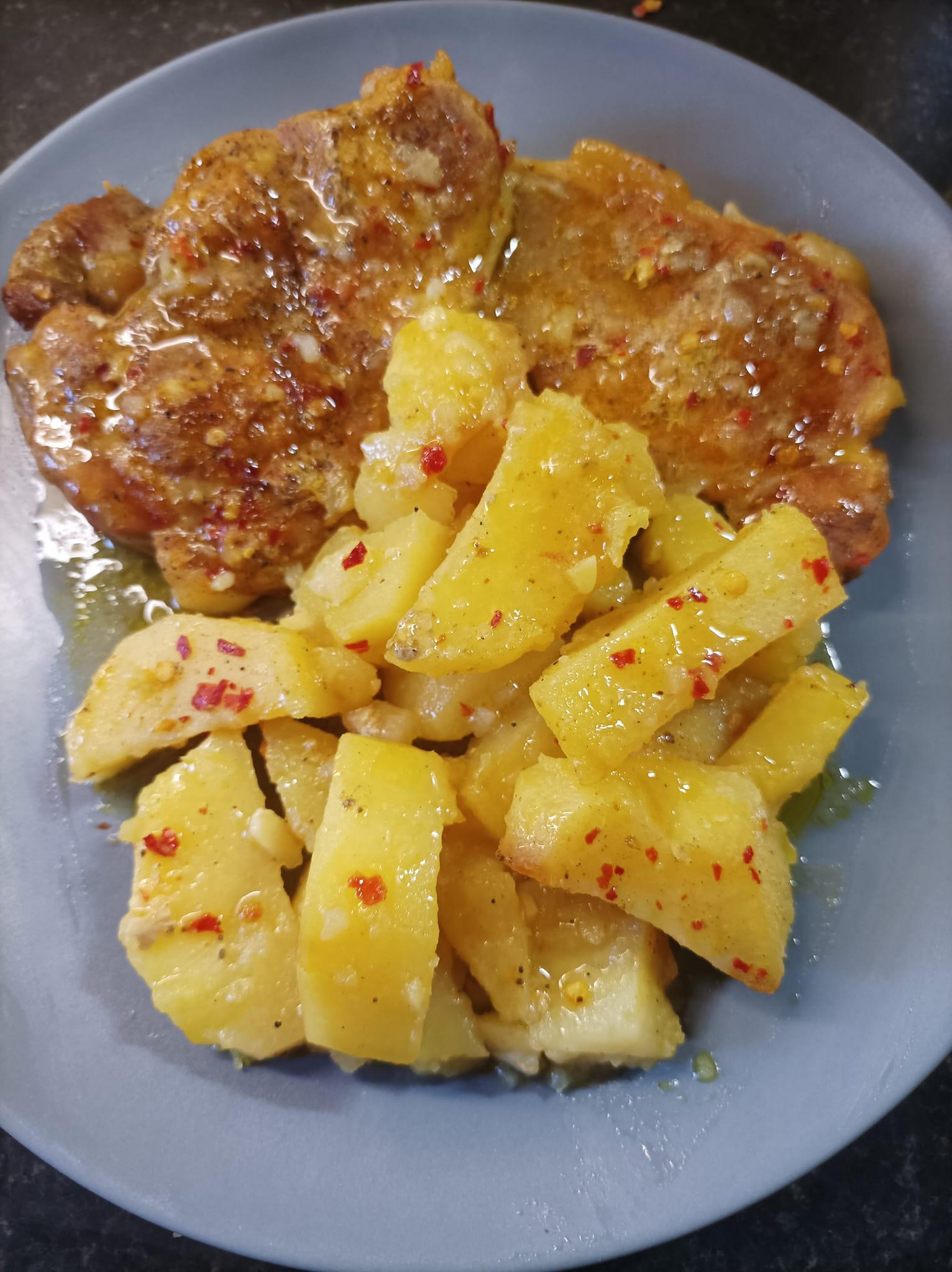 μπριζολάκια-χοιρινά-με-πατάτες-στη-γάστρα-συνταγή- μπριζολάκια-χοιρινά-με-πατάτες-στη-γάστρα-συνταγή-