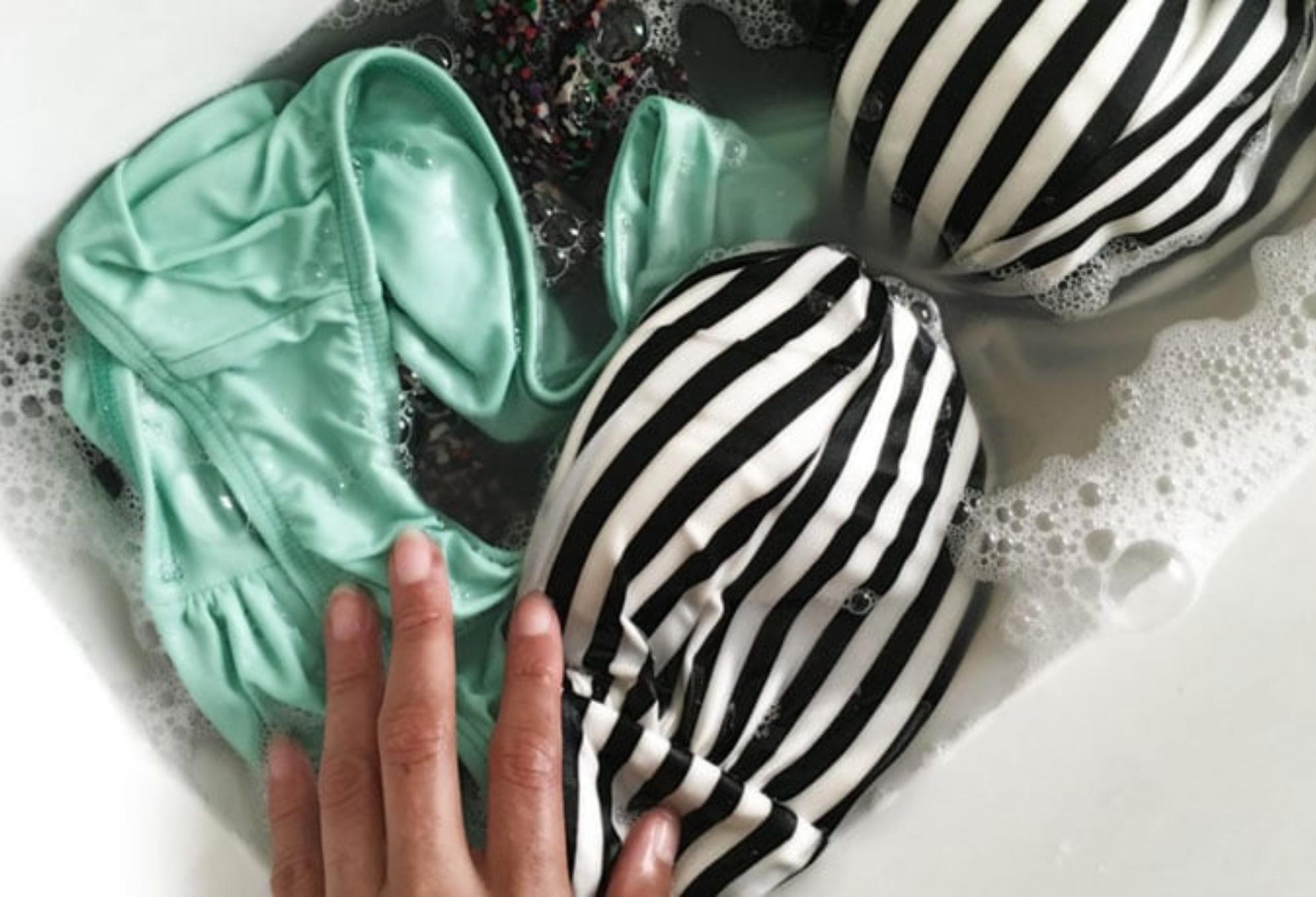 Σαγιονάρες Τσάντα θαλάσσης και Μαγιό: Πως να τα καθαρίσεις απο αντηλιακό άμμο και μούχλα