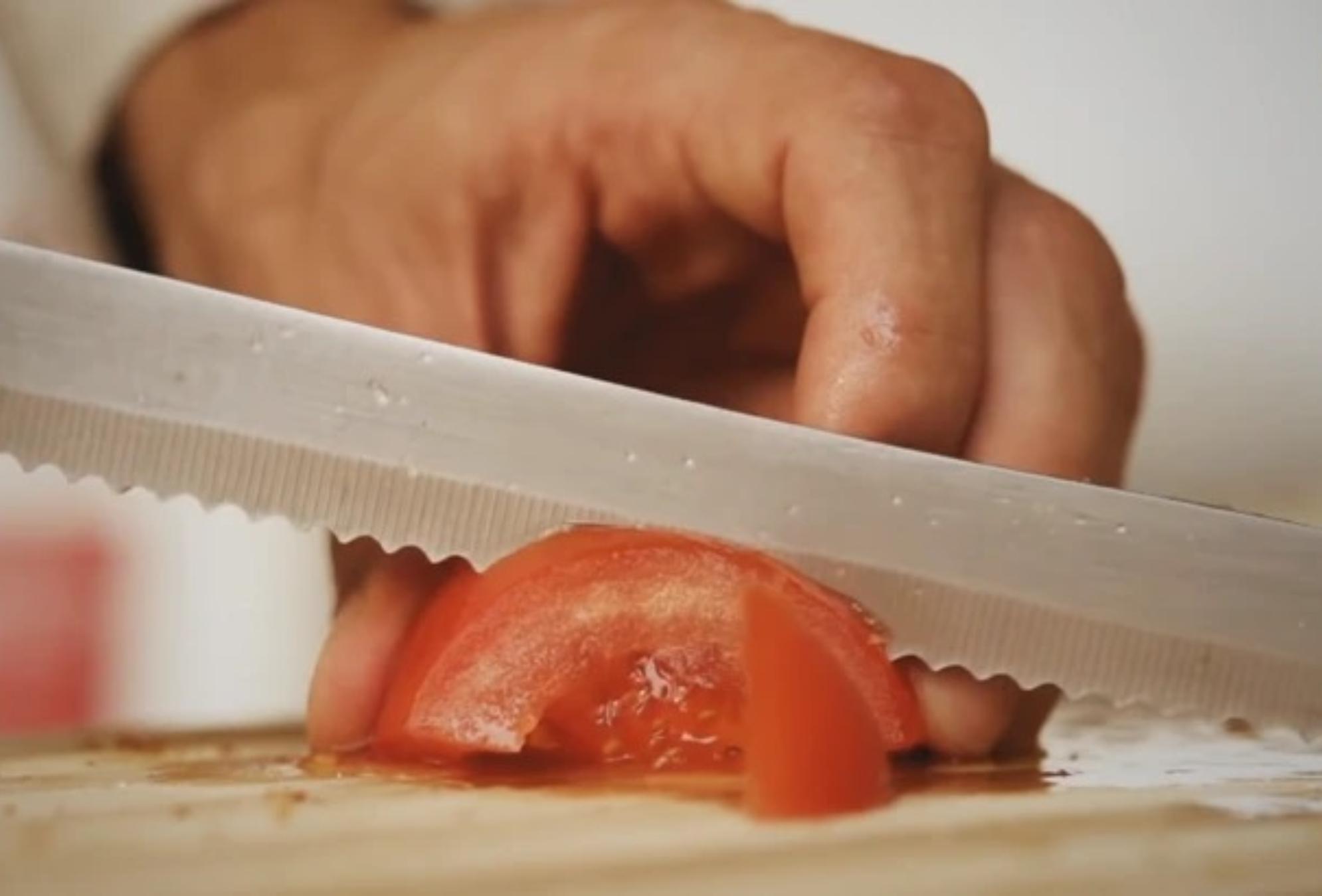 Αυτές είναι οι τροφές που αποδεδειγμένα καίνε το λίπος στην κοιλιά