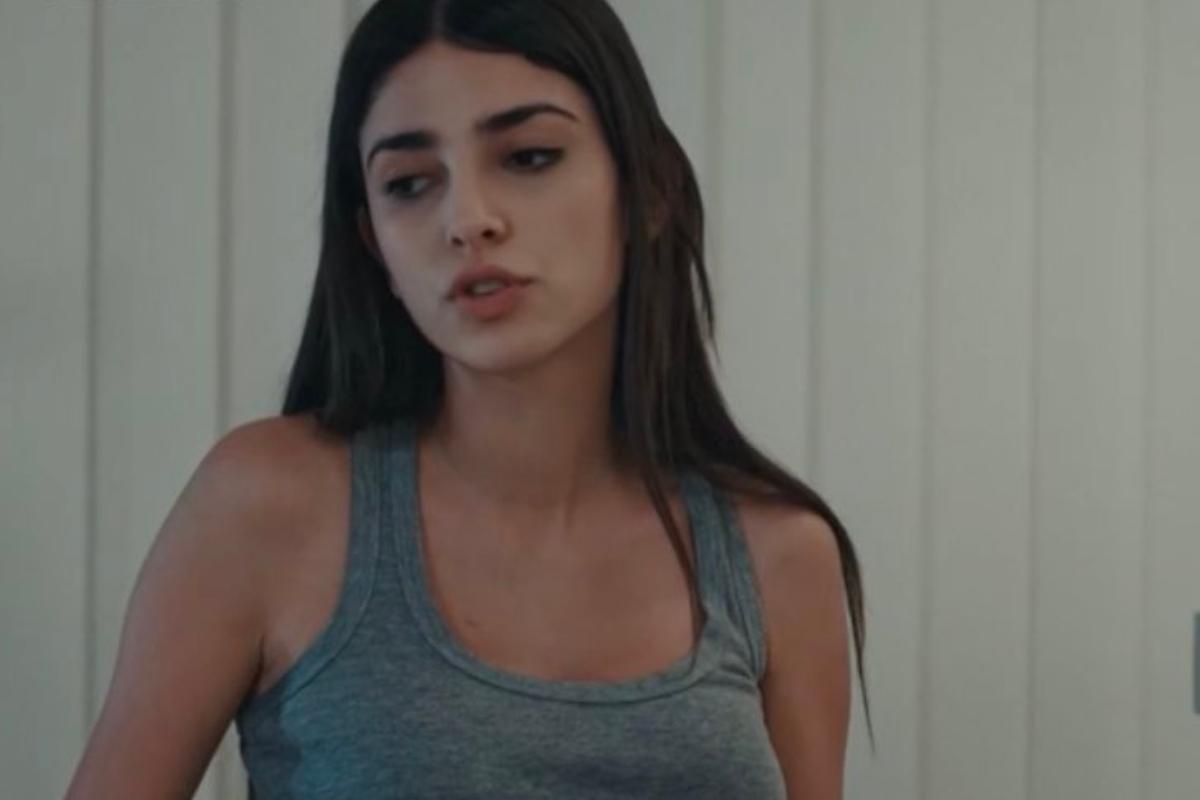 Η Γη της Ελιάς: Ο εμμονικός που γίνεται σκιά της Βασιλικής