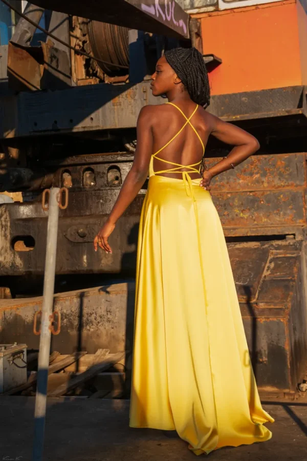 Είσαι καλεσμένη σε γάμο ή βάφτιση ;Το φόρεμα που φόρεσε η Κατερίνα Καινούργιου είναι full glam