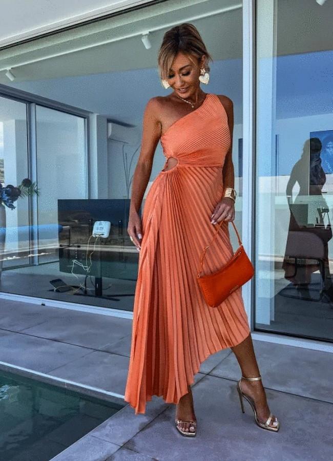 Είσαι καλεσμένη σε γάμο ή βάφτιση ;Το φόρεμα που φόρεσε η Κατερίνα Καινούργιου είναι full glam