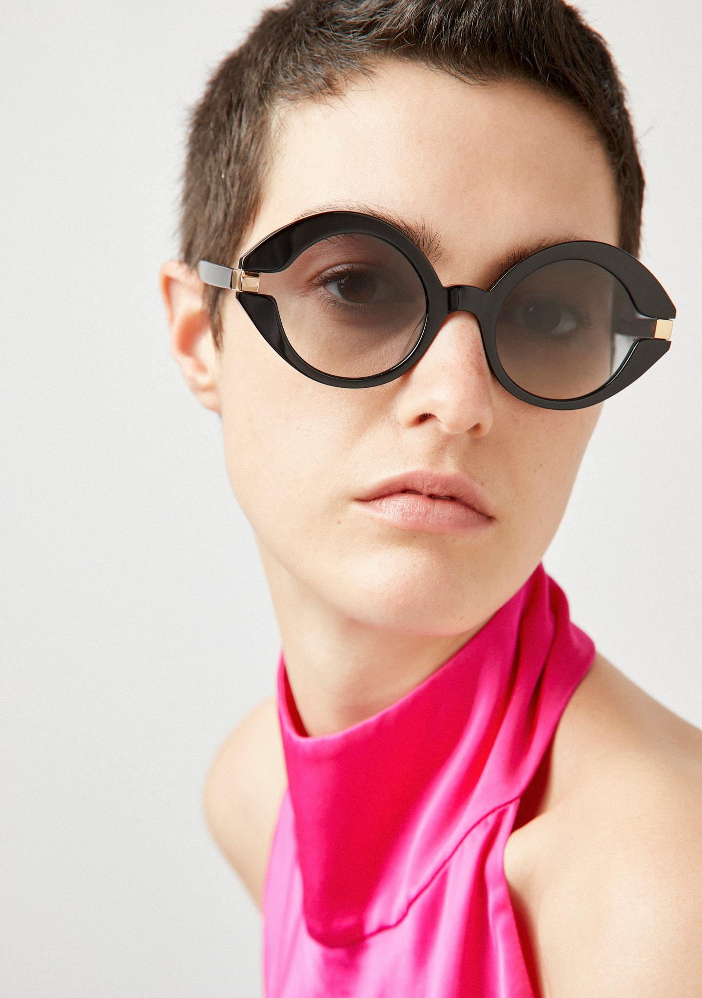 Ορφέας Αυγουστίδης : Ο Αστέρης του Σασμού φόρεσε τα γυαλιά που θα λατρέψεις να φοράς