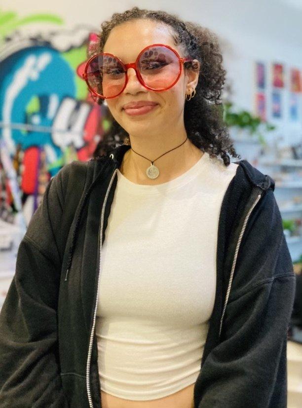 Ορφέας Αυγουστίδης : Ο Αστέρης του Σασμού φόρεσε τα γυαλιά που θα λατρέψεις να φοράς