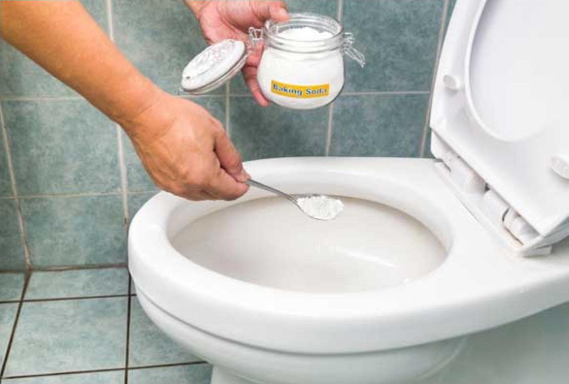 Πουρί και κιτρινίλα στην λεκάνη της τουαλέτας: