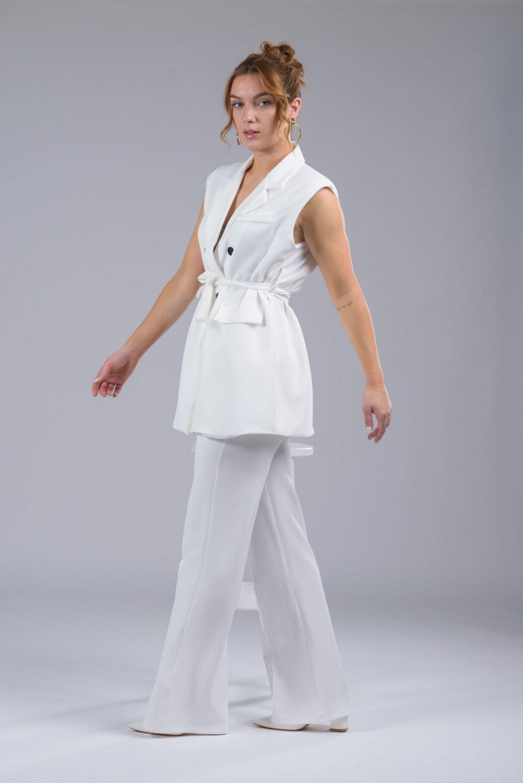 Θεοφανία Παπαθωμά : Η Πολυξένη από το Μαύρο Ρόδο επιλέγει Total white σύνολο – Το κουστούμι του καλοκαιριού