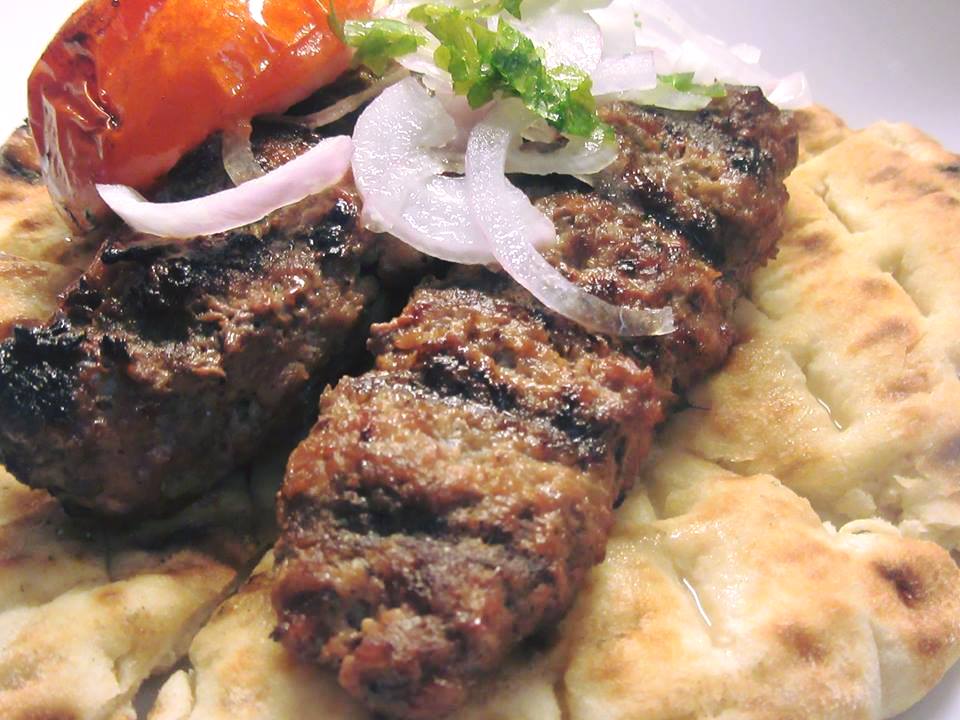 Μοσχομυριστά-κεμπάπ-στα-κάρβουνα