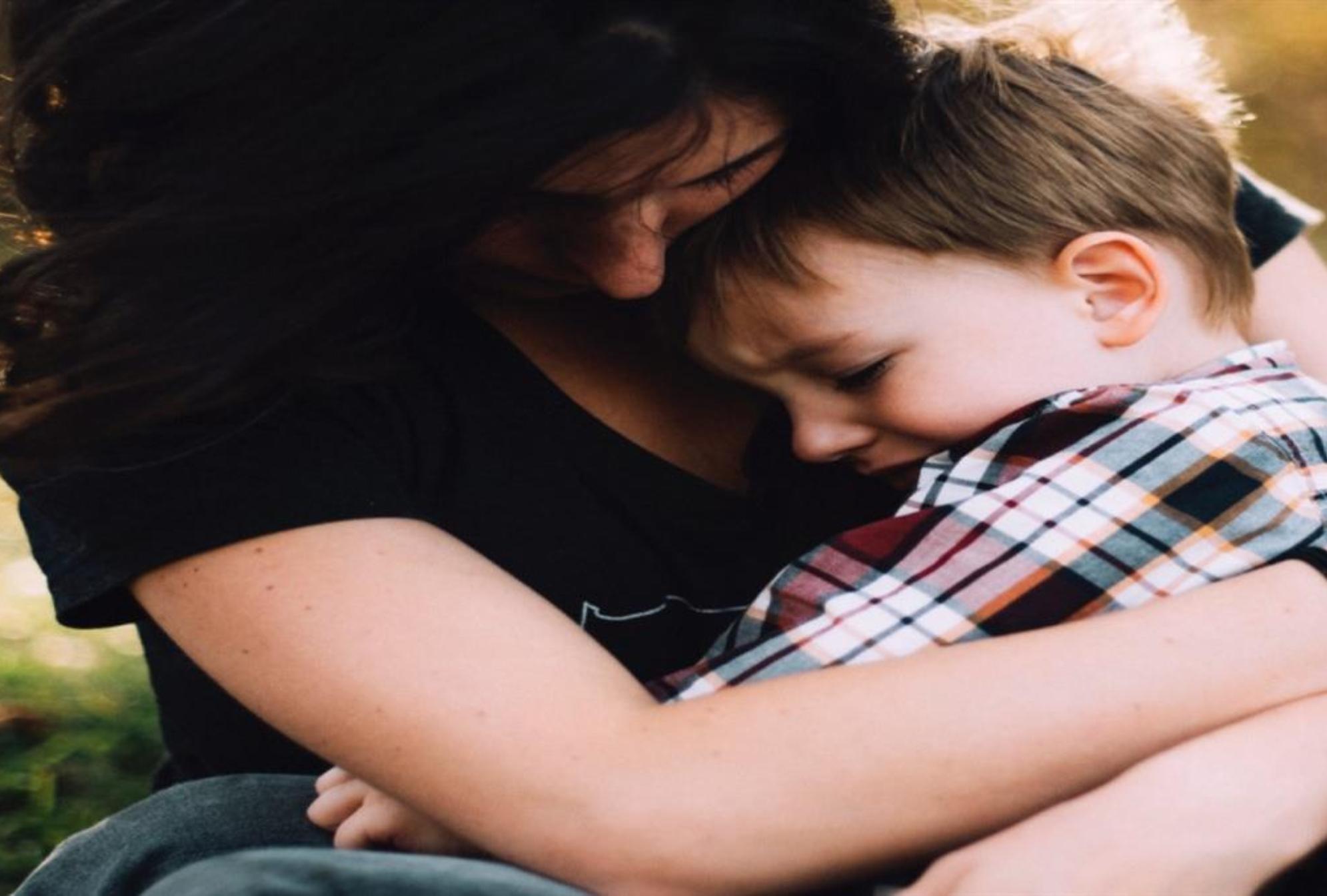Όλες οι συγνώμες και οι ενοχές που κρύβει μια μαμά και θέλει να πει απεγνωσμένα στο παιδί της