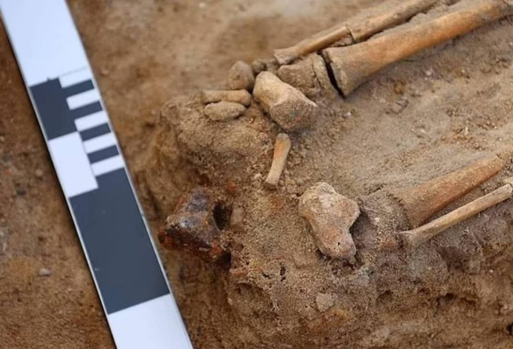 Αρχαιολόγοι εντόπισαν λείψανα παιδιού βρικόλακα – Ήταν δεμένο με λουκέτο