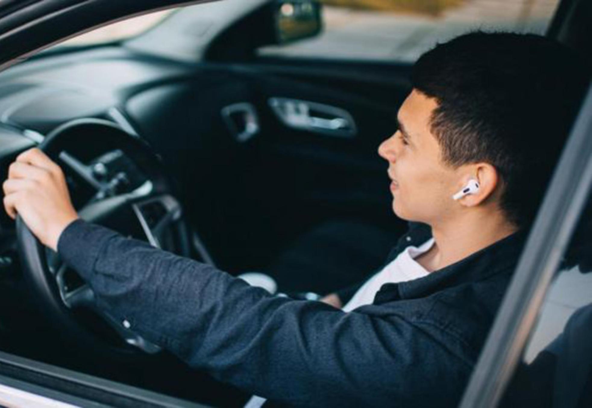 ΚΟΚ: Μουσική στο αυτοκίνητο -Αφαίρεση διπλώματος και τσουχτερό πρόστιμο