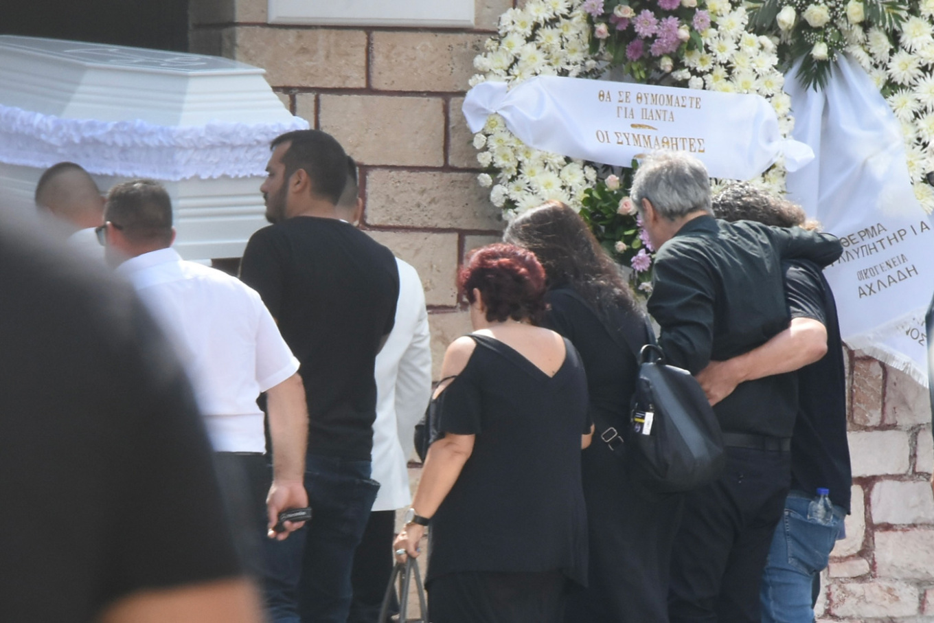 Οδυσσέας Σταμούλης: Μεγάλη θλίψη και πόνος στην κηδεία του 11χρονου γιου του