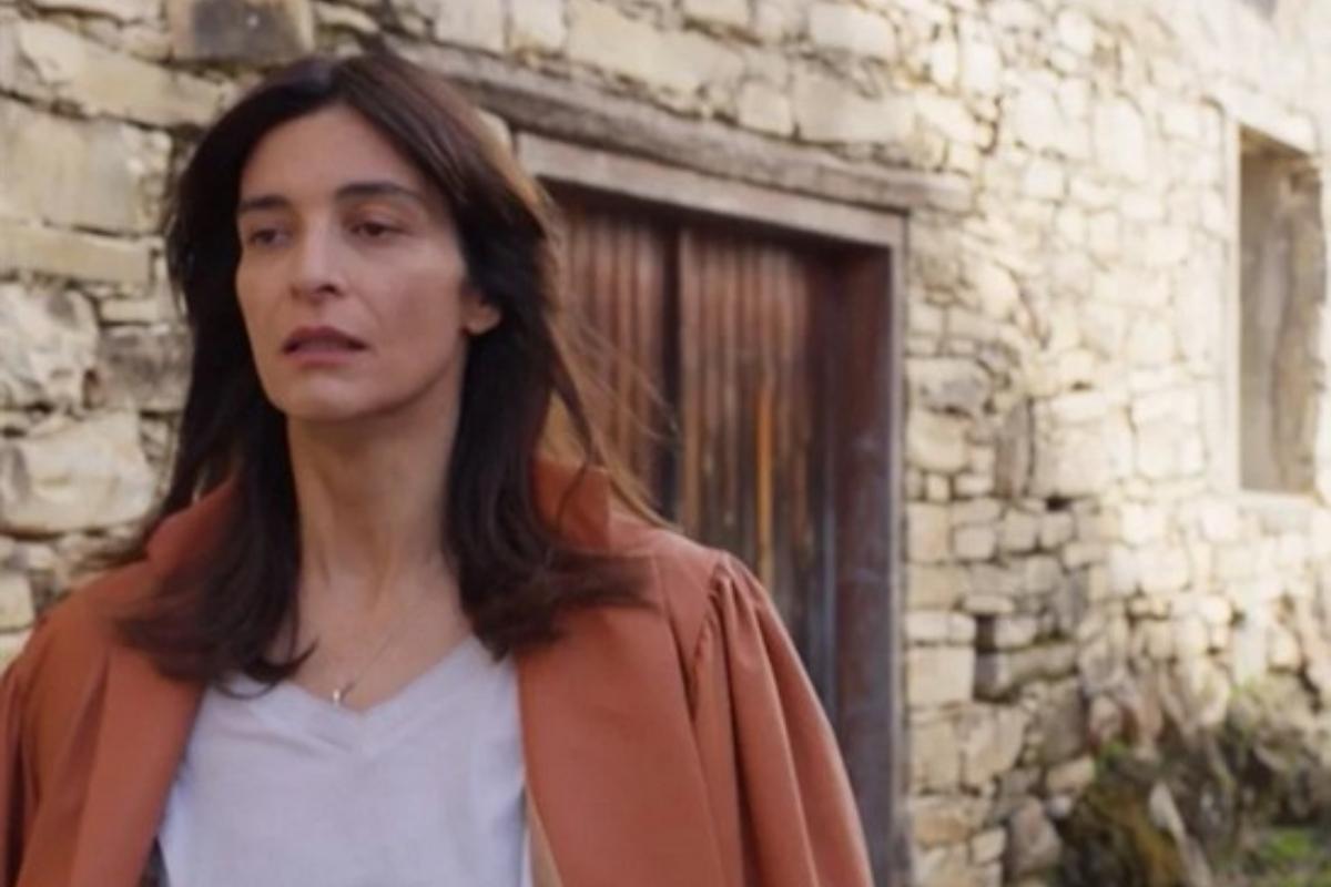 Η Γη της Ελιάς-Ιουλία-