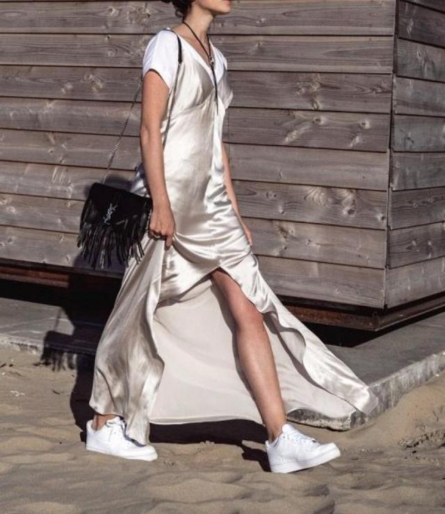 Η Ντάνη Γιαννακοπούλου από τον Έρωτα φυγά φοράει το Σατέν φόρεμα που όλες θέλουμε