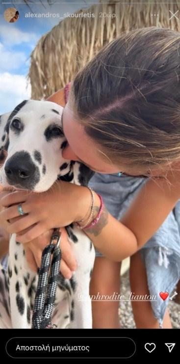 Ο Αλέξανδρος Σκουρλέτης φωτογραφίζει την Αφροδίτη Λιάντου στις διακοπές τους