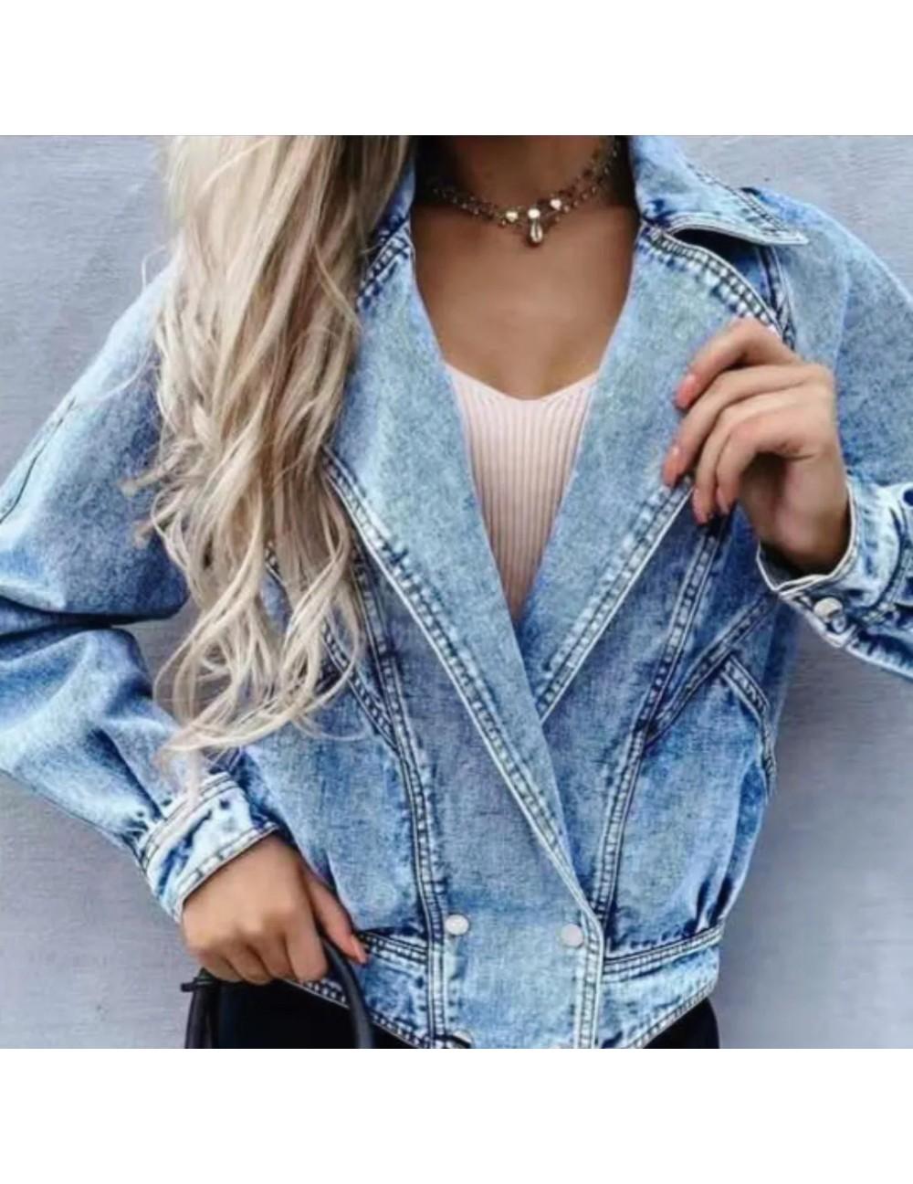 Σοφία Φαράζη : Η Χρύσα από τους Παγιδευμένους φόρεσε το τζιν μπουφάν αυτής της εποχής που σίγουρα θα χρειαστείς και εσύ